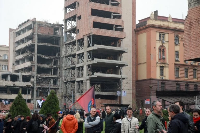 BLOKADERI SE RASPADAJU, SAD SU I SAMI PRIZNALI! Opozicione stranke udarile na studente-blokadera: PUČE LJUBAV ZBOG FOTELJE! (FOTO)