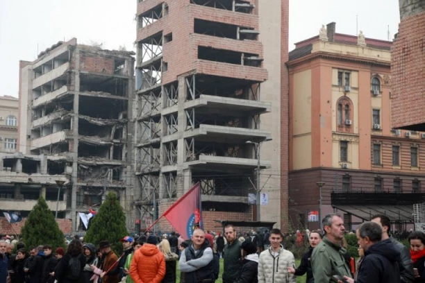 BLOKADERI SE RASPADAJU, SAD SU I SAMI PRIZNALI! Opozicione stranke udarile na studente-blokadera: PUČE LJUBAV ZBOG FOTELJE! (FOTO)