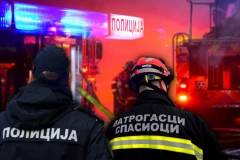 DRAMA NA GAZELI! Kombi u plamenu, stvaraju se velike gužve! (VIDEO)