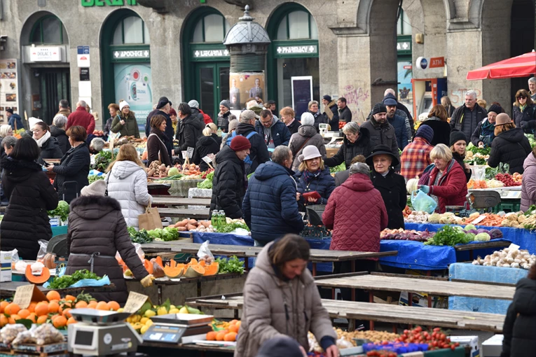 ZAGREPČANI U ŠOKU ZBOG CENA PRED NOVU GODINU, A NAROČITO KOLIKO KOŠTA JEDNA NAMIRNICA: "Iskreno, šokirana sam, nisam ga kupila"!