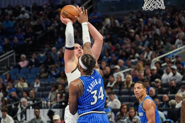 NIKOLA BRUTALNO POKRADEN: Denver sprečen da pobedi (VIDEO)