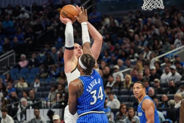 NIKOLA BRUTALNO POKRADEN: Denver sprečen da pobedi (VIDEO)