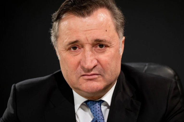 INTERPOL BEZ MILOSTI: Izdata poternica za bivšim premijerom!