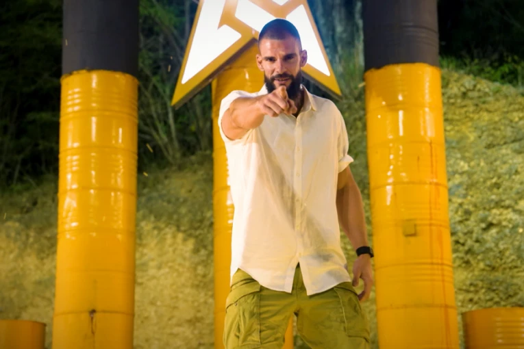 SVI BRUJE O NOVOM VODITELJU - Oktirveni svi detalji TRANSFERA na televiziju, izgleda kao APOLON!