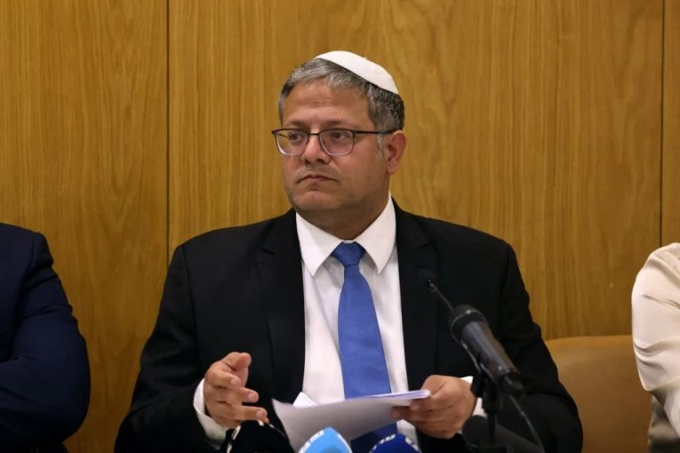 POKUŠAJ LINČA: Ministar KAMENOVAN tokom posete selu!