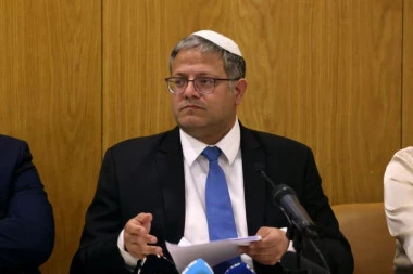 POKUŠAJ LINČA: Ministar KAMENOVAN tokom posete selu!