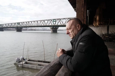 MUŠKARAC SKOČIO SA PANČEVAČKOG MOSTA, A ZA NJIM KRENULA I ŽENA! Spasilac otkrio sve detalje: "POZVALI SU ME, A ONDA..."