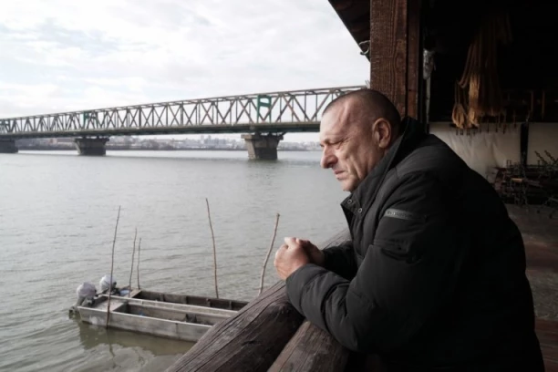 MUŠKARAC SKOČIO SA PANČEVAČKOG MOSTA, A ZA NJIM KRENULA I ŽENA! Spasilac otkrio sve detalje: "POZVALI SU ME, A ONDA..."