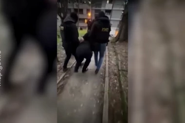 MUP OBJAVIO NOVI SNIMAK HAPŠENJA MONSTRUMA S NOVOG BEOGRADA! Brutalno izbo ženu, određeno mu zadržavanje! EVO ŠTA GA DALJE ČEKA! (FOTO, VIDEO)