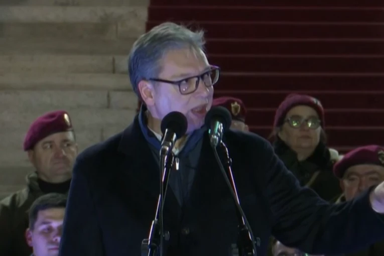 "HTELI SU NAS MRTVE, MI NJIH ŽELIMO DA SASLUŠAMO I DA ŽIVE S NAMA"! Vučić na uklanjanju ćacilenda: "PONOSAN SAM NA VAS"! (FOTO, VIDEO)
