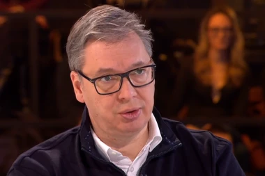 "SVIM GRAĐANIMA SRBIJE ŽELIM MIR, ZDRAVLJE I OSMEH!" Predsednik Vučić čestitao praznike narodu i osvrnuo se na aktuelne teme - O IZBORIMA NA KOSOVU, EKSPU, BLOKADERIMA...!