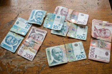 IMATE POCEPANE NOVČANICE? Evo ko mora da vam zameni OŠTEĆEN NOVAC  – ali samo pod jednim uslovom!