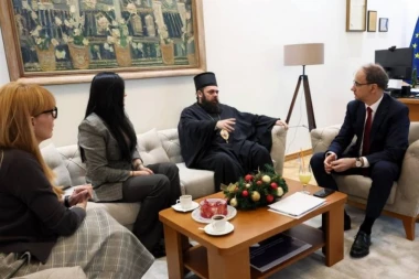 DRŽAVA UZ SVOJ NAROD: Premijer Macut sa vladikom Heruvimom o ključnim projektima za srpsku decu u Hrvatskoj (FOTO)