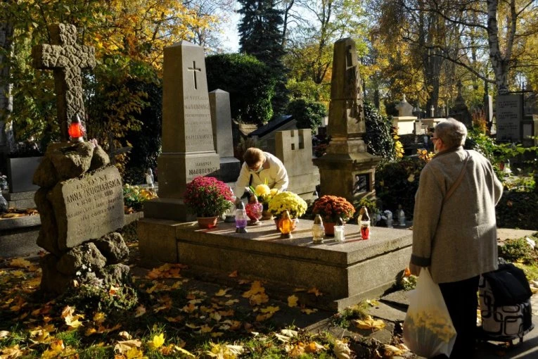 SRPKINJI SELO PRIREDILO PAKAO NAKON SMRTI OCA! Doživela nezapamćeno maltretiranje zbog ovoga: "Zar sam retardirana što neću da vas slušam?!"