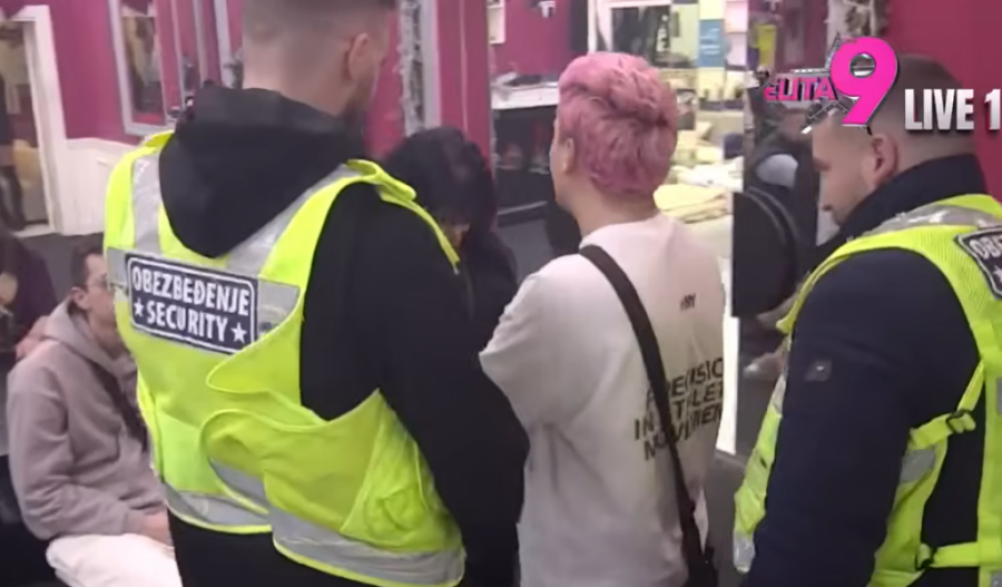 OBEZBEĐENJE JEDVA OBUZDALO POBESNELU MILOSAVU:  Hitan prekid programa, ukućani se razbežali na sve strane, majka Aleksandre Nikolić totalno podivljala!