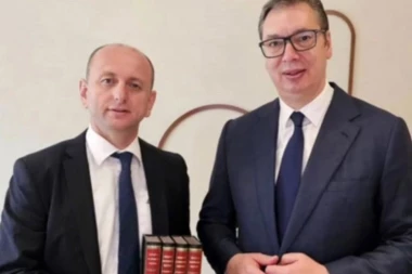 "BRANIO JE VOLJU NARODA ISKAZANU NA REFERENDUMU!" Oglasio se Vučić nakon hapšenja Milana Kneževića: Uvek sam bio uz prijatelje! (FOTO)