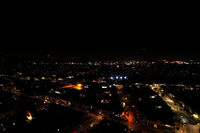 MOSKVA U POTPUNOM MRAKU! Više od 600.000 ljudi bez struje i interneta nakon udara dronova! Gore trafostanice, prestonica odsečena od sveta! (FOTO, VIDEO)