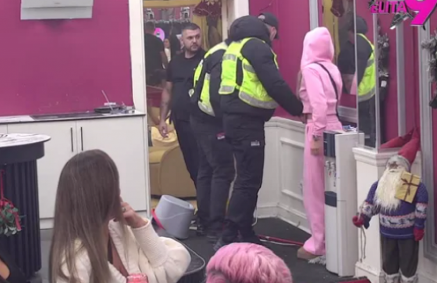 ANELI DIVLJAČKI NASRNULA NA ASMINA: Obezbeđenje je JEDVA OBUZDALO, HITNO PREKINUT program!