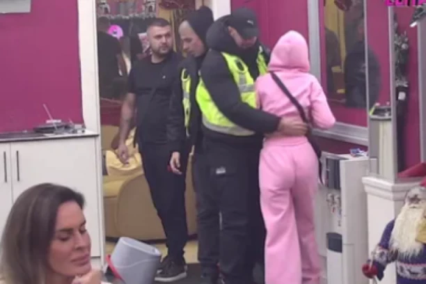 ANELI DIVLJAČKI NASRNULA NA ASMINA: Obezbeđenje je JEDVA OBUZDALO, HITNO PREKINUT program!