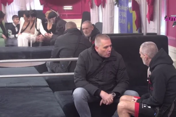 MIĆI SAOPŠTENJE VESTI O ZDRAVSTVENOM STANJU ČLANOVA PORODICE: Samo mu je prijatelj ušao u rijaliti (VIDEO)