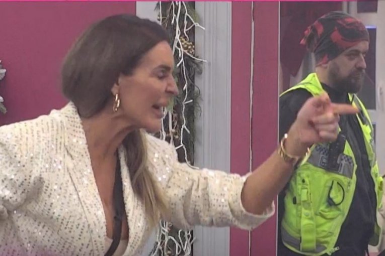 Sukob Kačavende i Ane Ćurčić