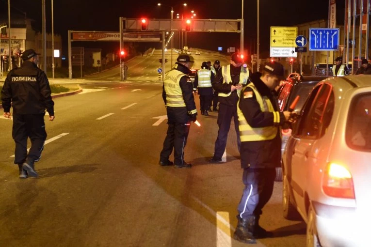 "PONAŠAMO SE KAO KOLUMBIJA U SAOBRAĆAJU!" Alarmantni podaci saobraćajne policije - SVAKOG DANA ČAK 800 PIJANIH VOZAČA PRELAZI PREKO GAZELE!