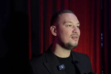 UROŠ ŽIVKOVIĆ PRAVI DRUGO DETE U NOVOJ GODINI: Večeras ću poljubiti suprugu u ponoć, malog smo ostavili kod babe i dete! (VIDEO)