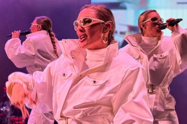 ORI SE "DELIJA" U BEOGRADU NA VODI! Cela Sava Promenada peva sa Senidah! (VIDEO)