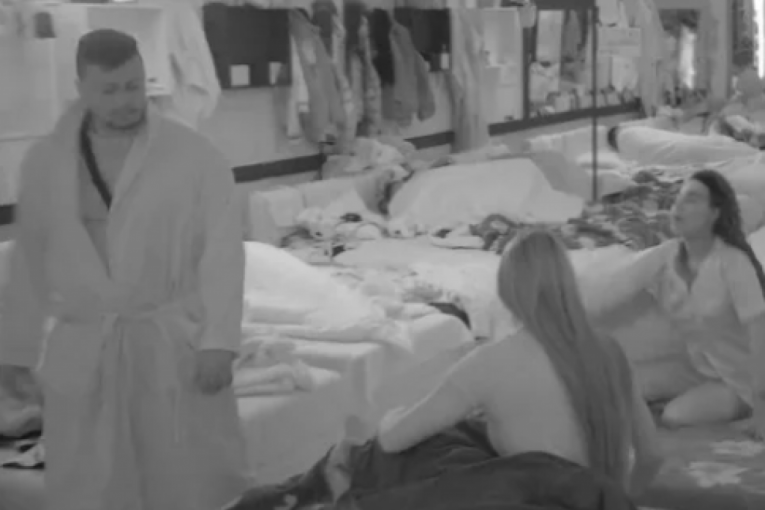 Terza baca Sofijine stvari po Eliti