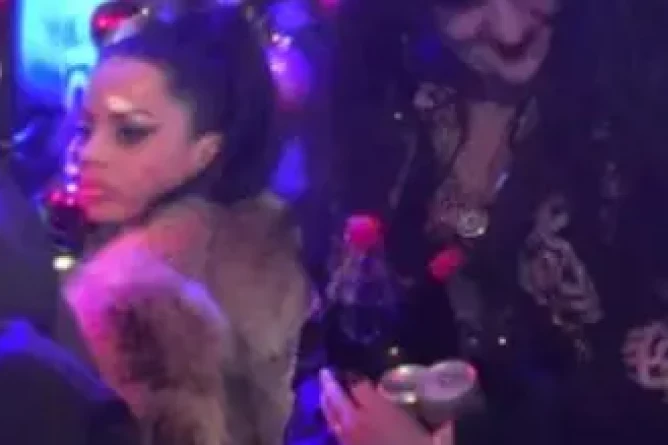 NACIJA ZGROŽENA SNIMKOM IZ ELITE: Svi pričaju šta se desilo tokom Karleušinog NASTUPA, kamere zabeležile STRAVIČAN KADAR! (FOTO)