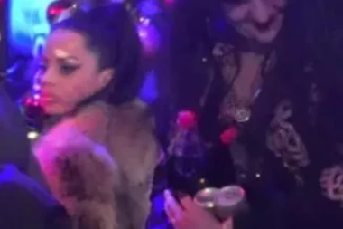 NACIJA ZGROŽENA SNIMKOM IZ ELITE: Svi pričaju šta se desilo tokom Karleušinog NASTUPA, kamere zabeležile STRAVIČAN KADAR! (FOTO)