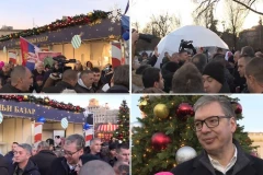 DOŠLA SAM SAMO DA VIDIM PREDSEDNIKA! Lepa iz Smedereva posetla Božično seoce ispred Skupštine samo zbog Vučića! (VIDEO)