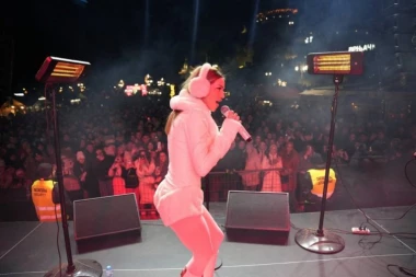 SPEKTAKULARAN DOČEK NA TRGU U VRNJAČKOJ BANJI