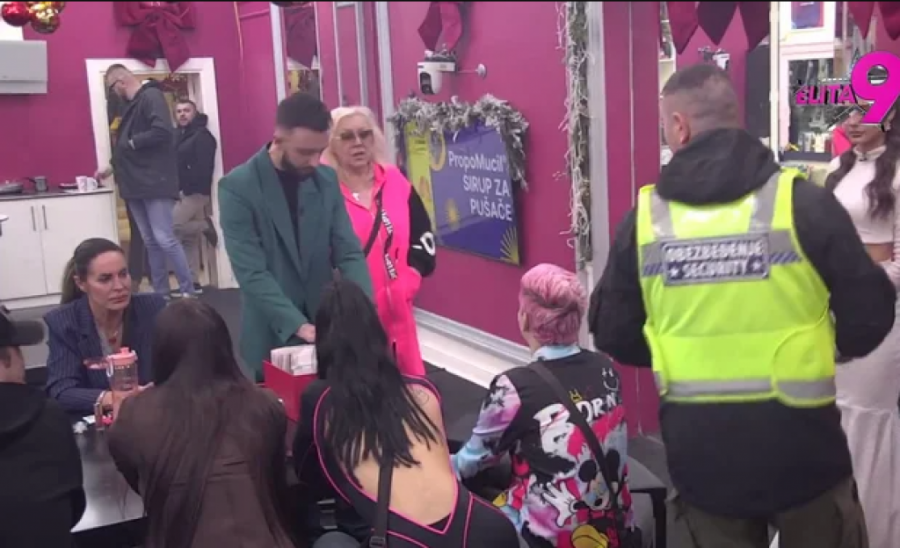 "ŽELELA JE SMRT MENI I MOJOJ DECI": Anđela Đuričić i Zorica Marković OČI U OČI - uručila joj poklone nakon NAJTEŽIH REČI! (VIDEO)