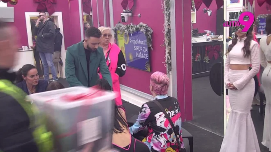 "ŽELELA JE SMRT MENI I MOJOJ DECI": Anđela Đuričić i Zorica Marković OČI U OČI - uručila joj poklone nakon NAJTEŽIH REČI! (VIDEO)