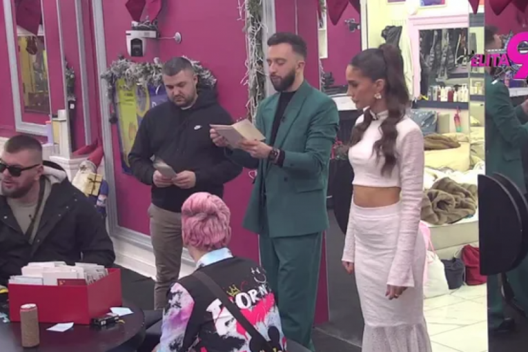 Pokloni za Aneli i Asmina