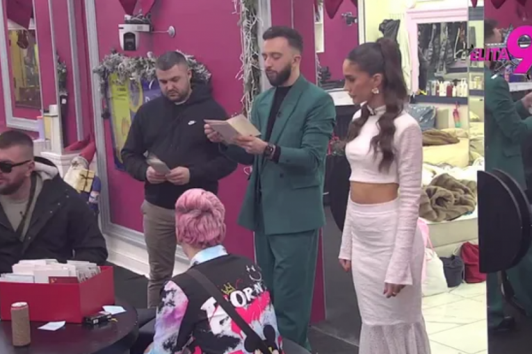 Pokloni za Aneli i Asmina