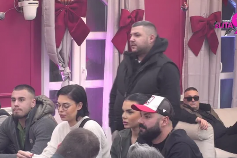 Pokloni za Aneli i Asmina