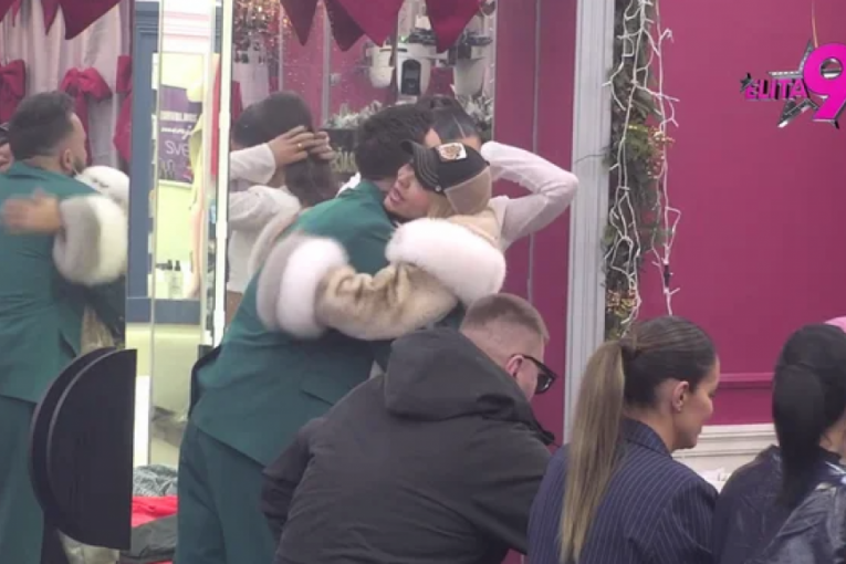 Pokloni za Aneli i Asmina