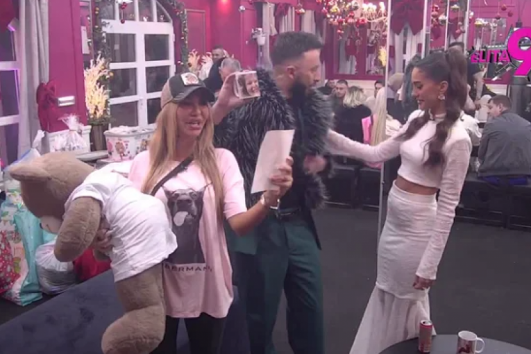 Pokloni za Aneli i Asmina