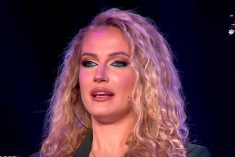 SKANDALČINA TRESE ELITU! Afera "APLIKACIJA" obelodanjena - Milica unela ŠOK VEST u Elitu, Teodora saznala gde joj je otac završio!