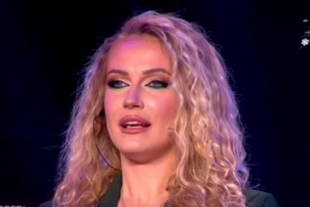 SKANDALČINA TRESE ELITU! Afera "APLIKACIJA" obelodanjena - Milica unela ŠOK VEST u Elitu, Teodora saznala gde joj je otac završio!