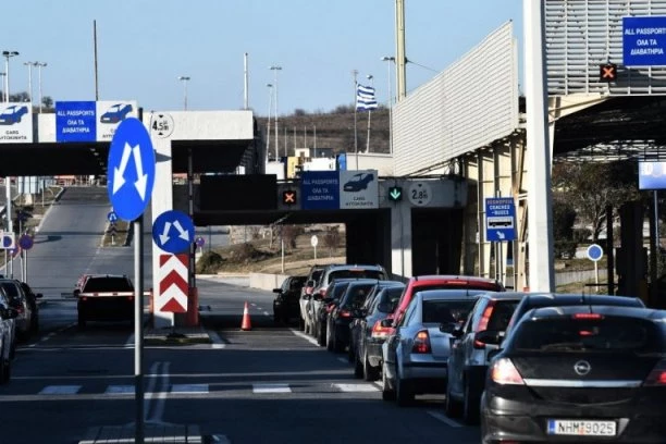 AMSS UPUTIO APEL VOZAČIMA: Ovo morate da uradite pre polaska na put