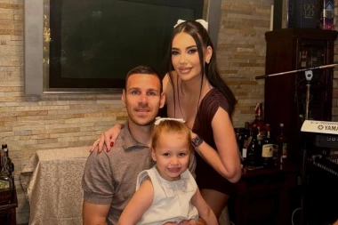 "ĆERKA MI OTIMA BAKŠIŠ I STAVLJA U DŽEP": Ovako izgleda Božić u domu Kaće Grujić i Gobelje: Radujem se deljenju česnice, nedostaje mi...