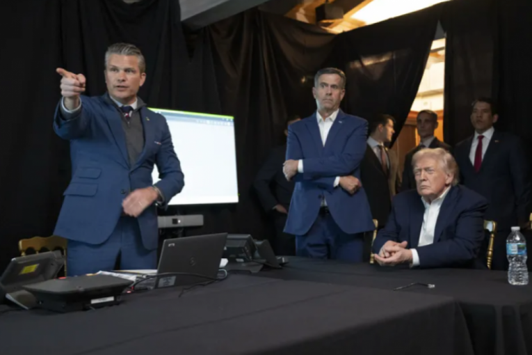 Donald Tramp prati situaciju