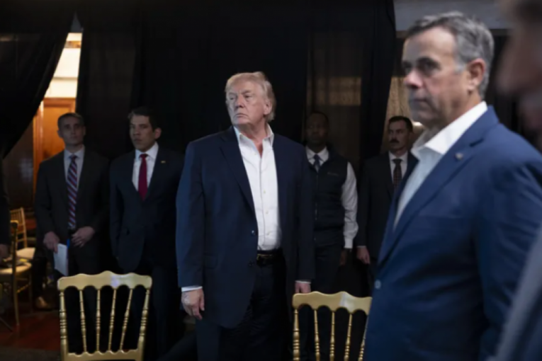 Donald Tramp prati situaciju