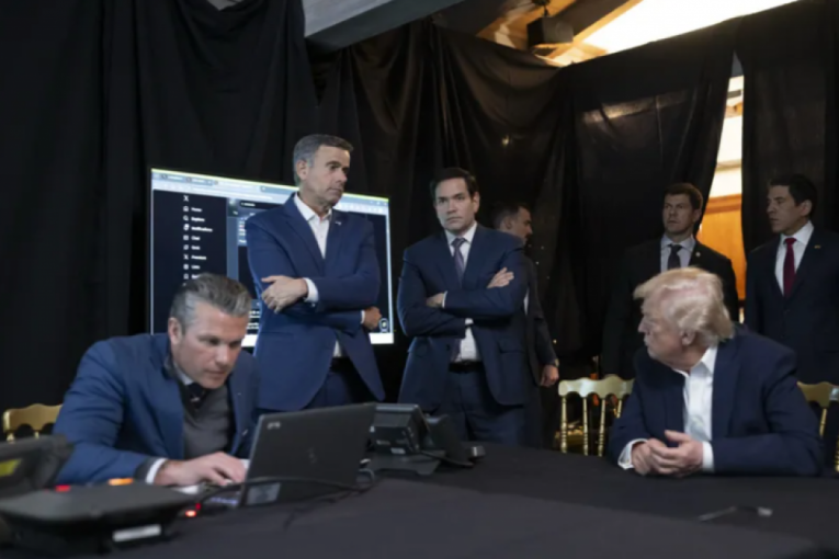 Donald Tramp prati situaciju