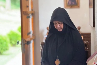 DEVOJČICA KOJOJ LEKARI NISU DAVALI ŠANSE, ISCELILA SE U MANASTIRU BRNJAK: Igumanija Stefanida svedoči o čudima pred ikonom Svetog Pantelejmona