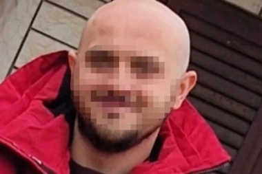 PRIZOR RAZARA DUŠU! Kolone vozila ispred kuće Stefana Ivanovića - suze i jecaji odzvanjaju dvorištem