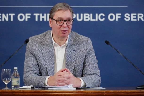 MOGLI SU NAM REĆI BAR JEDNO IZVINITE! Vučić o licemerju Zapada: Sad brane Grenland, a kad su nam OTIMALI KOSOVO, koga je bilo briga za pravo?